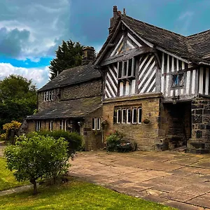 New Hall, Holiday home Elland